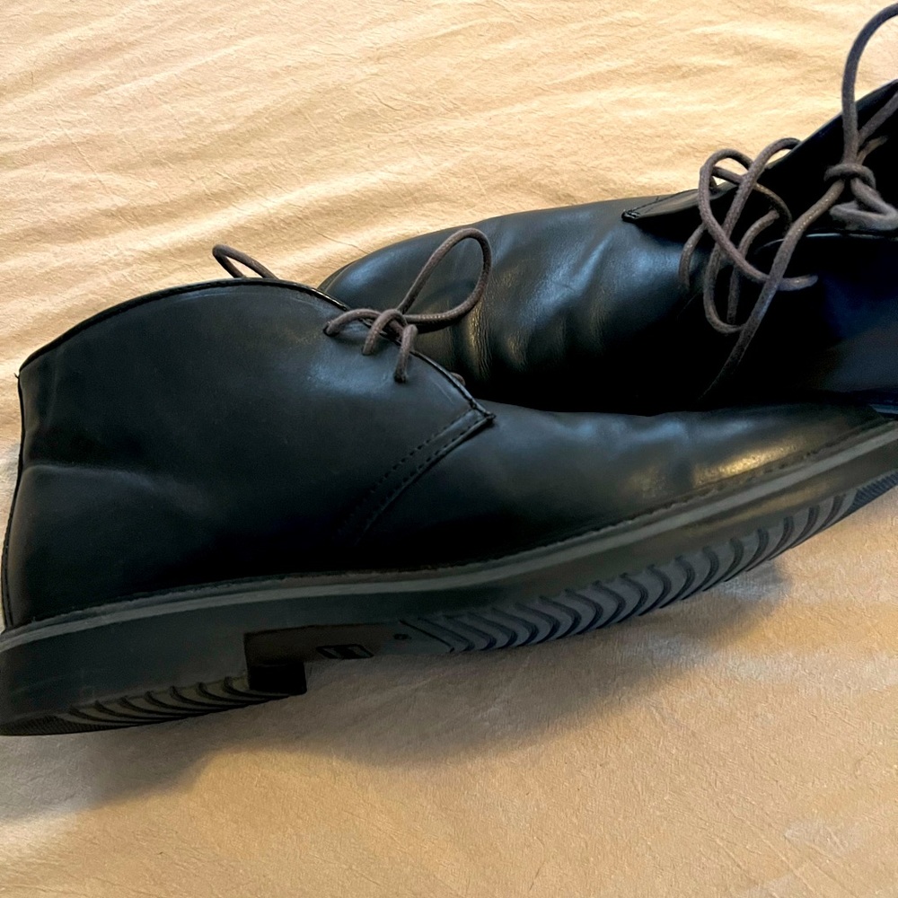 Mens Italian made, black Chukas